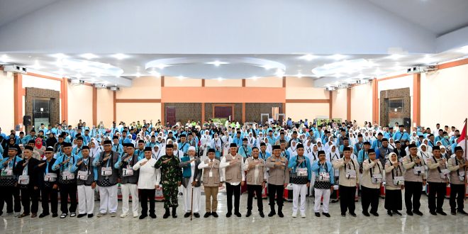 Lepas Kloter 1 Jemaah Haji Sumut, Sekdaprov: Jadilah Cerminan Terbaik Daerah di Tanah Suci