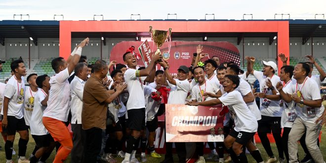 Payabakung United Juara Liga 4 Sumut, Wagub Surya Serahkan Trofi Piala Gubernur