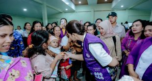 Kahiyang Ayu Pastikan Warga Tuk-Tuk Siadong Dapat Layanan Kesehatan Optimal Lewat Posyandu