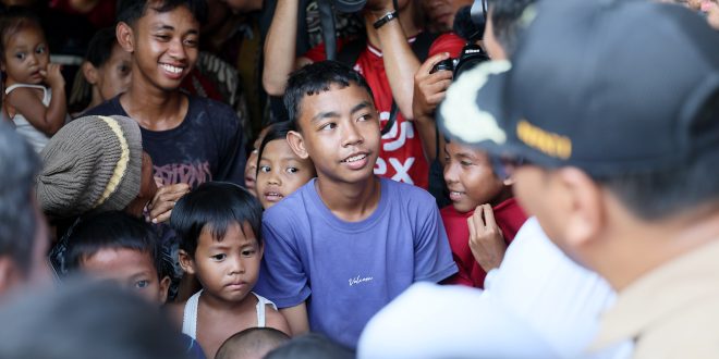 Bobby Nasution Bantu Masa Depan Dua Anak Yatim Piatu di Galang, Rafa Kembali Sekolah dan Rio Dapat Pekerjaan
