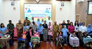Kahiyang Ayu Serahkan Kursi Roda Adaptif di Simalungun, Pastikan Anak Berkebutuhan Khusus dapat Kehidupan yang Layak