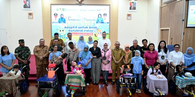 Kahiyang Ayu Serahkan Kursi Roda Adaptif di Simalungun, Pastikan Anak Berkebutuhan Khusus dapat Kehidupan yang Layak